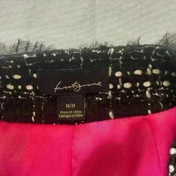 TWENTYONE Size Medium Cute Coco Channel look. Crop Jacket - Picture 5 of 10